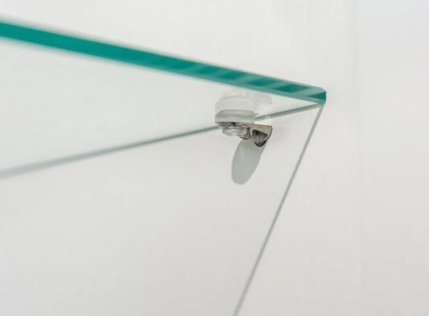 Витрина со стеклом Ливерпуль, белый / ясень ваниль