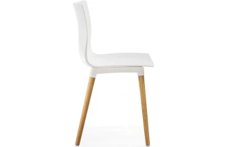 Пластиковый стул Кобе, пластик белый / массив дуба