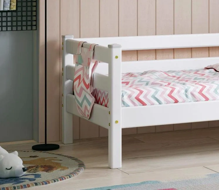 Кровать детская Соня-2, с задней защитой, белый
