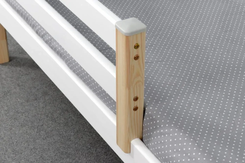 Детская кровать Соня, 70*160, с бортиками, полупрозрачный лак / белый